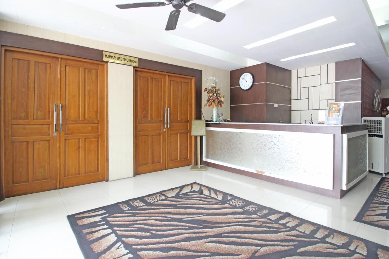 Reddoorz Plus Near Keraton Solo Otel Dış mekan fotoğraf